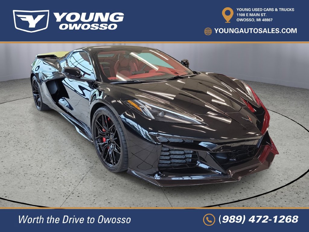 Used 2023 Chevrolet Corvette Z06 w/ Battery Protection Package RWD image 2