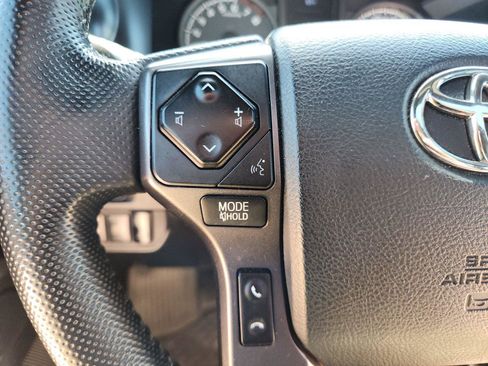 Used 2018 Toyota Tacoma TRD Sport AWD/4WD image 30