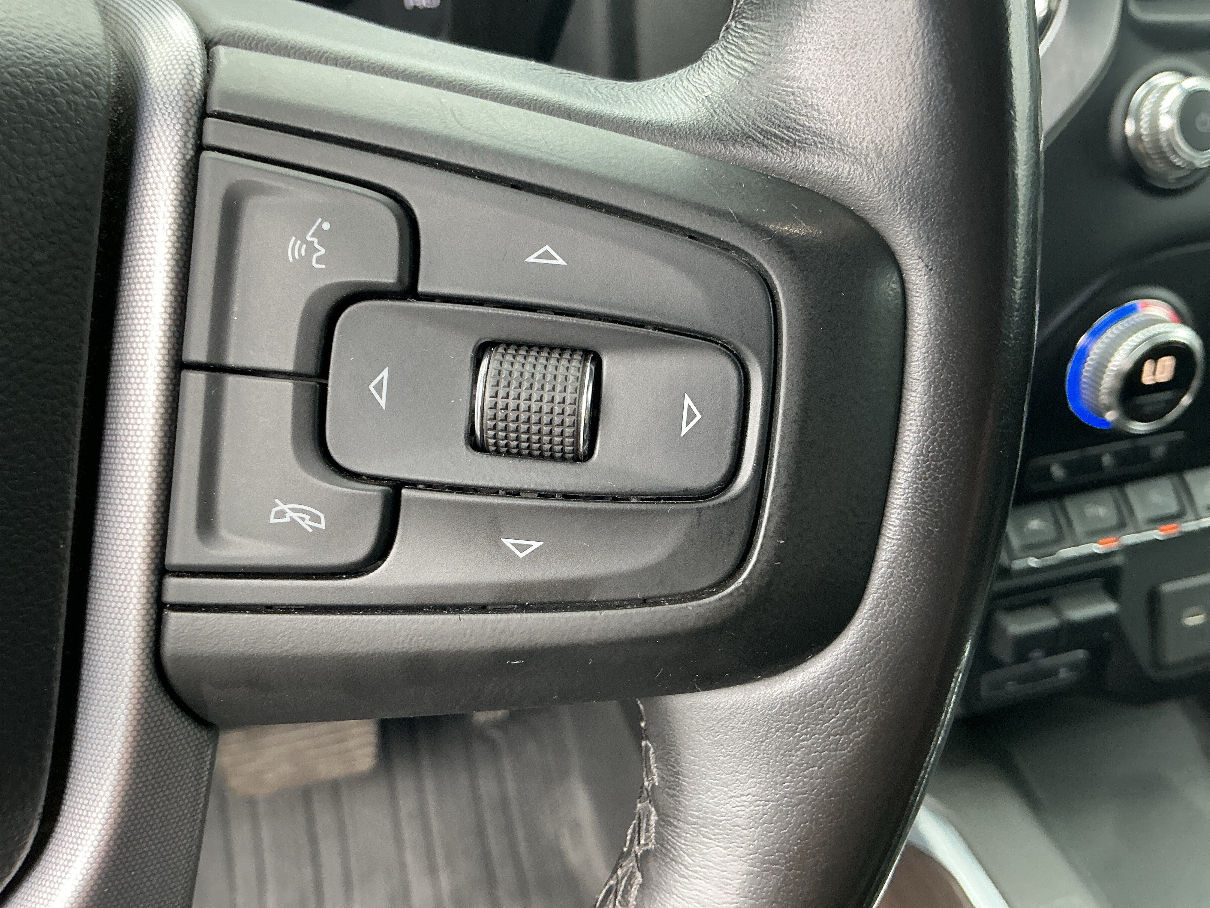 Used 2021 GMC Sierra 1500 SLT w/ SLT Premium Plus Package AWD/4WD image 18