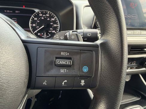 Used 2024 Nissan Rogue SV AWD/4WD image 19