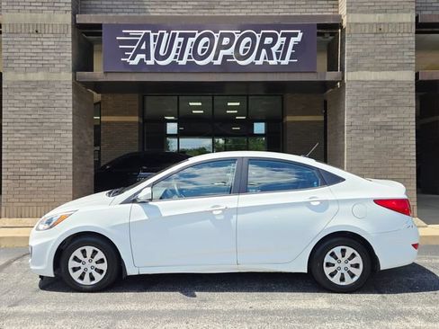 Used 2015 Hyundai Accent GLS FWD image 5