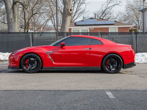 Used 2010 Nissan GT-R Premium image 16