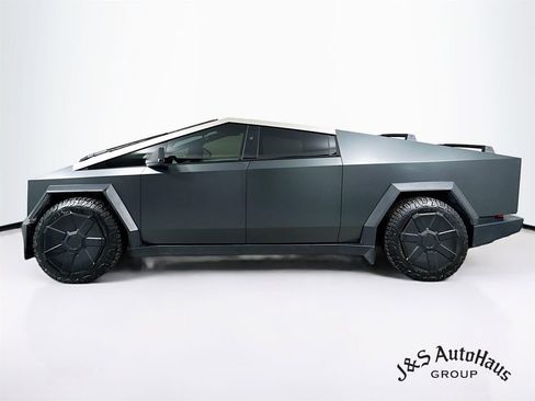 Used 2024 Tesla Cybertruck AWD Crew Cab image 4