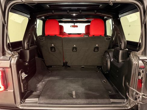 Used 2018 Jeep Wrangler Unlimited Sport S AWD/4WD image 10