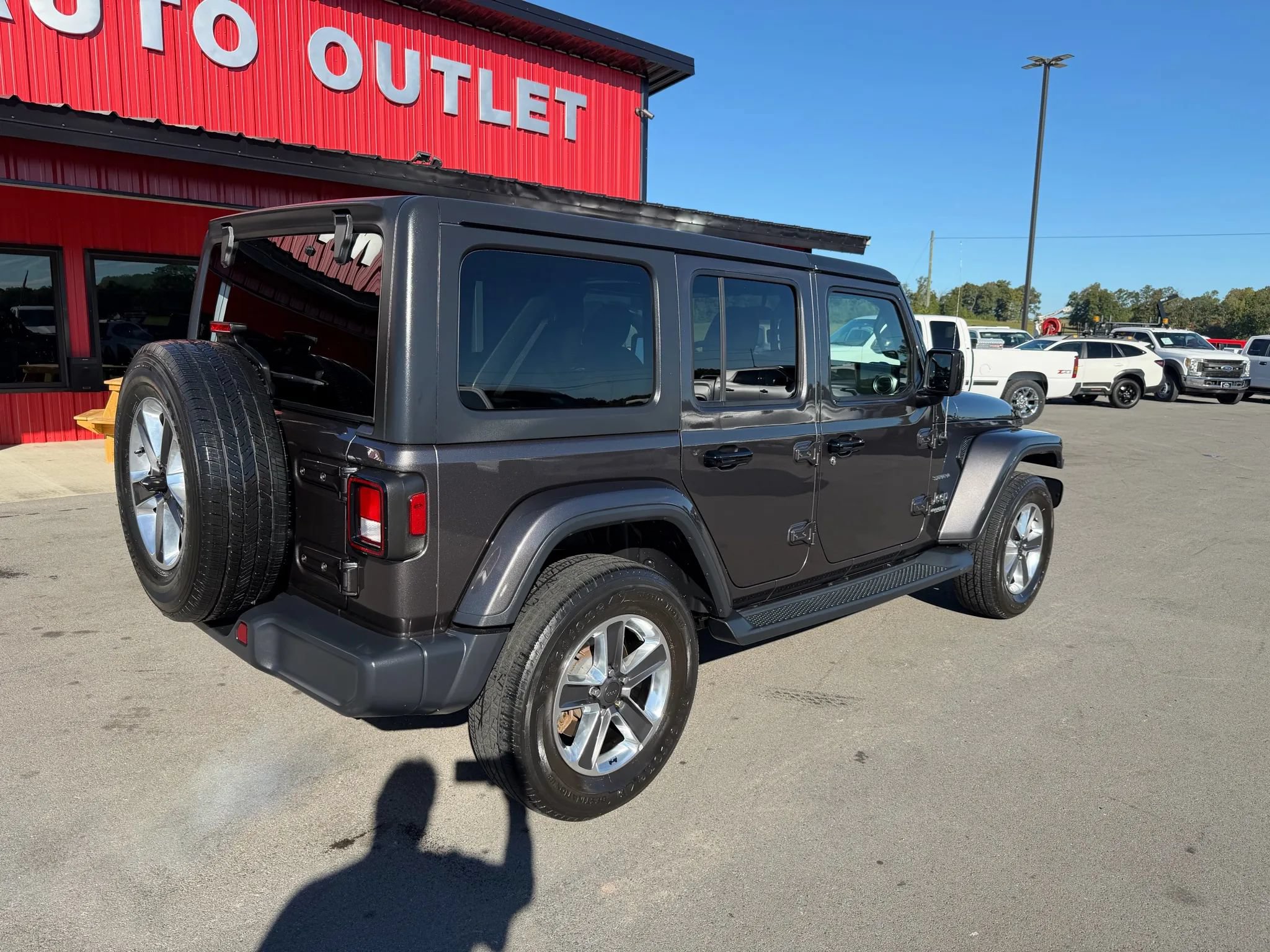 Used 2020 Jeep Wrangler Unlimited Sahara AWD/4WD image 3