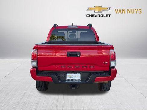 Used 2022 Toyota Tacoma TRD Sport w/ TRD Premium Sport Package AWD/4WD image 6