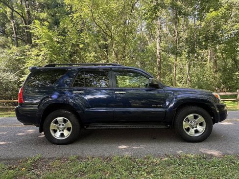 Used 2006 Toyota 4Runner SR5 AWD/4WD image 7