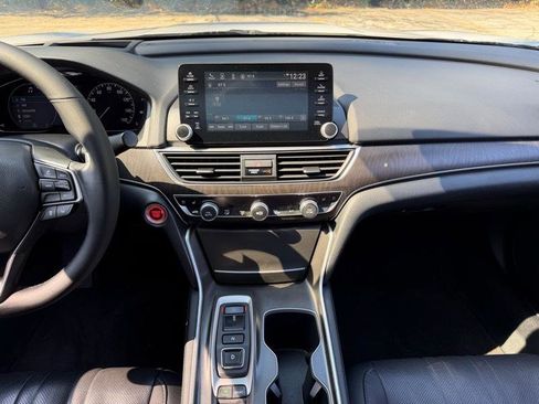 Used 2019 Honda Accord Touring image 30