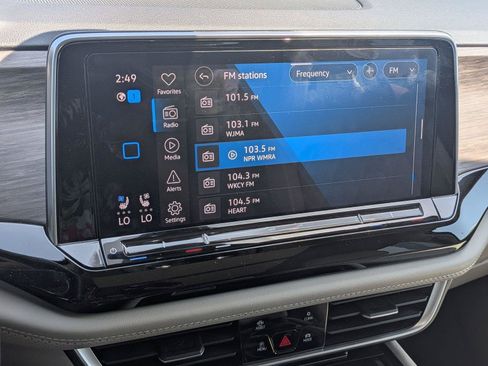 Used 2024 Volkswagen Atlas SEL Premium R-Line AWD/4WD image 25