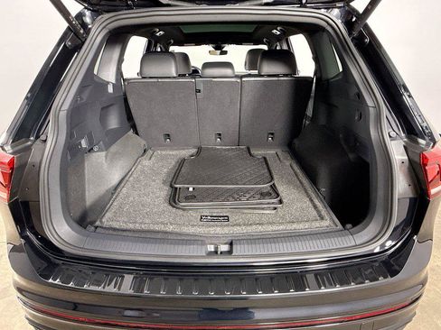 Certified 2024 Volkswagen Tiguan SE R-Line AWD/4WD image 24