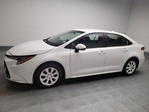Used 2020 Toyota Corolla LE FWD image 2
