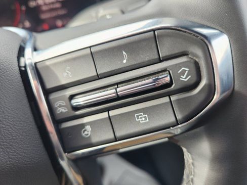 Used 2025 GMC Acadia Elevation image 43