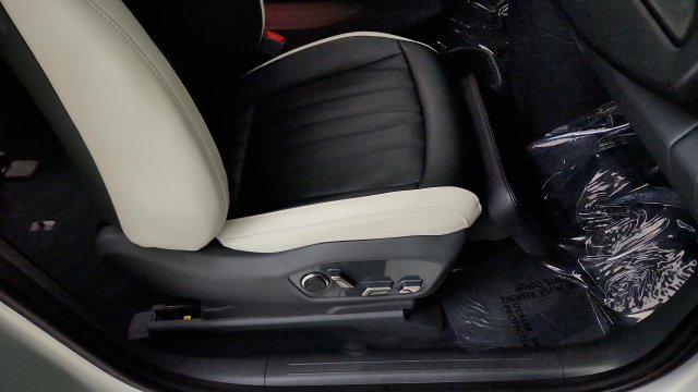 Used 2024 Kia EV9 GT-Line AWD/4WD image 36