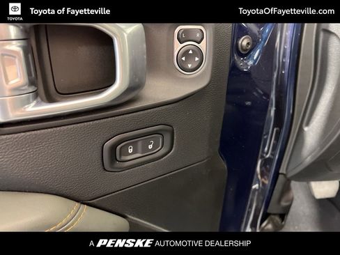 Used 2025 Jeep Gladiator Mojave image 27