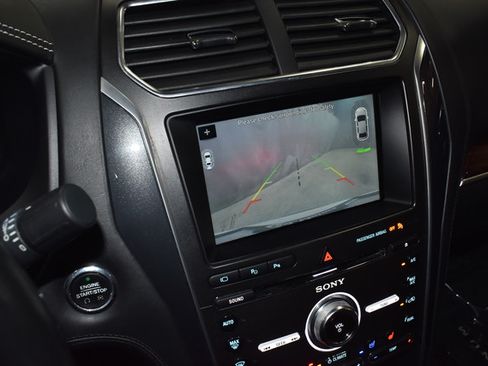 Used 2017 Ford Explorer Platinum AWD/4WD image 10