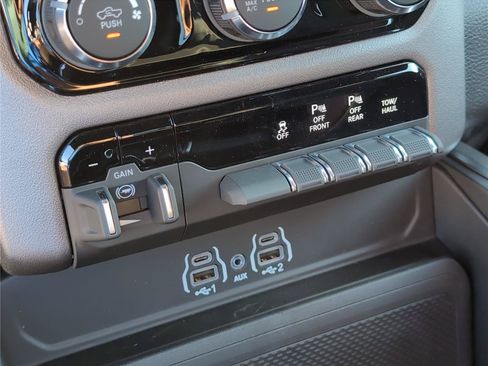 New 2026 RAM 1500 Big Horn AWD/4WD image 17