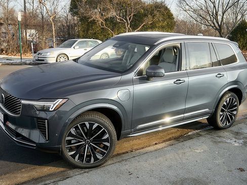 New 2026 Volvo XC90 T8 Ultra image 3