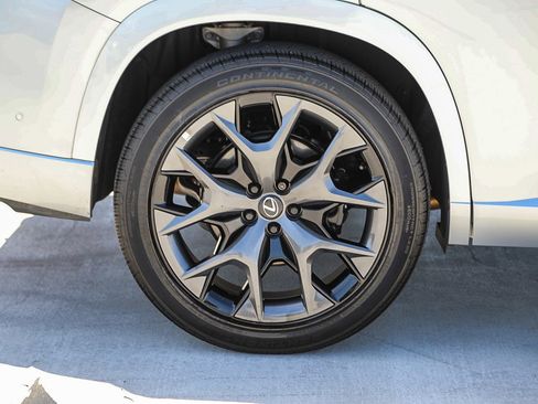Used 2025 Lexus TX 500h AWD w/ Technology Package image 11