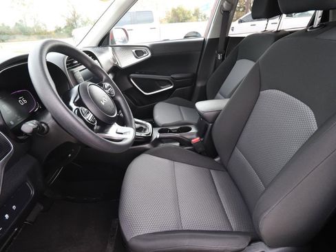 Used 2025 Kia Soul LX w/ LX Technology Package image 2