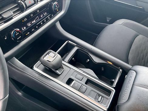 Certified 2025 Nissan Pathfinder SV FWD image 16