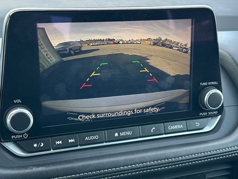 Used 2024 Nissan Rogue S image 26