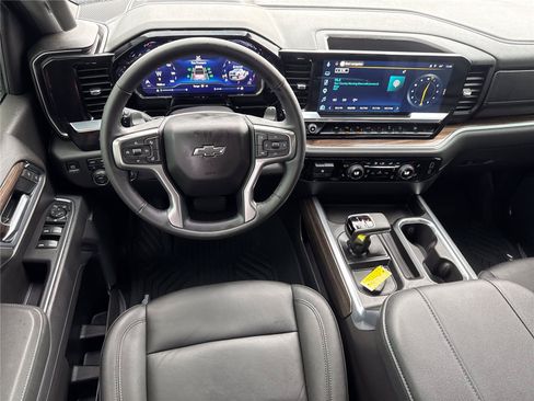 Used 2025 Chevrolet Silverado 1500 LT Trail Boss w/ LT Trail Boss Premium Package AWD/4WD image 15