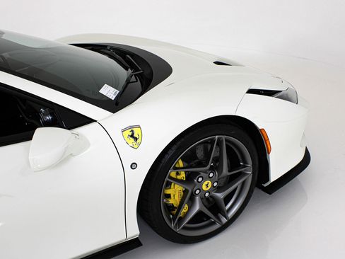 Used 2022 Ferrari F8 Tributo RWD image 16