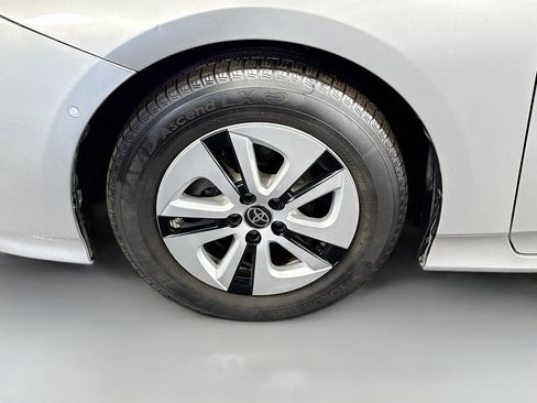 Used 2018 Toyota Prius Two w/ Prius Two Safety Plus Package image 38