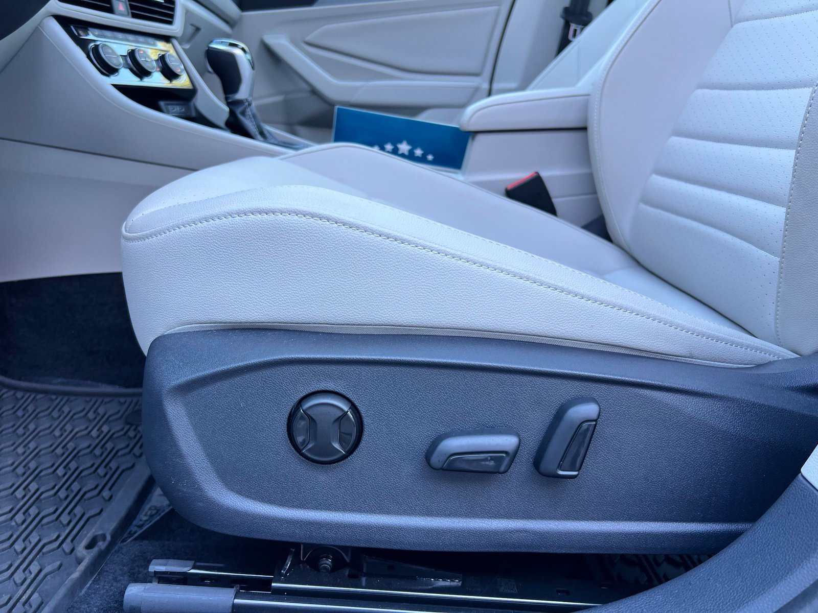 Used 2024 Volkswagen Jetta SE w/ Panoramic Sunroof Package FWD image 31