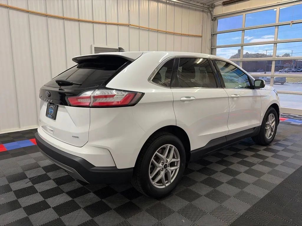 Used 2024 Ford Edge SEL AWD/4WD image 4