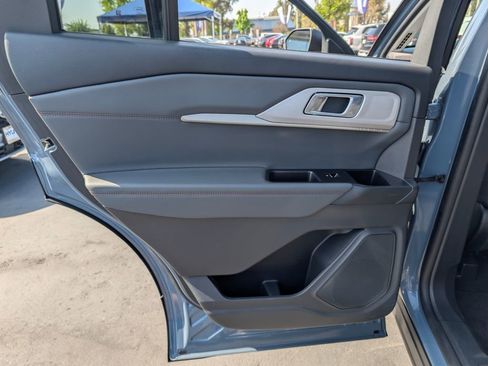Used 2025 Ford Explorer Active RWD image 22