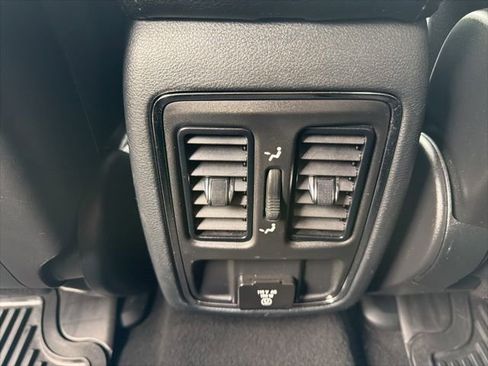 Used 2020 Jeep Grand Cherokee Altitude RWD image 18