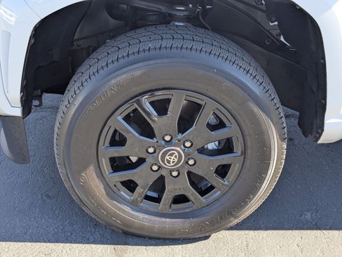 Used 2025 Toyota Tacoma SR5 AWD/4WD image 13