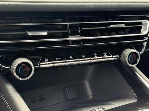 New 2026 Chevrolet Traverse LT w/ Sun and Wheel Package FWD image 30