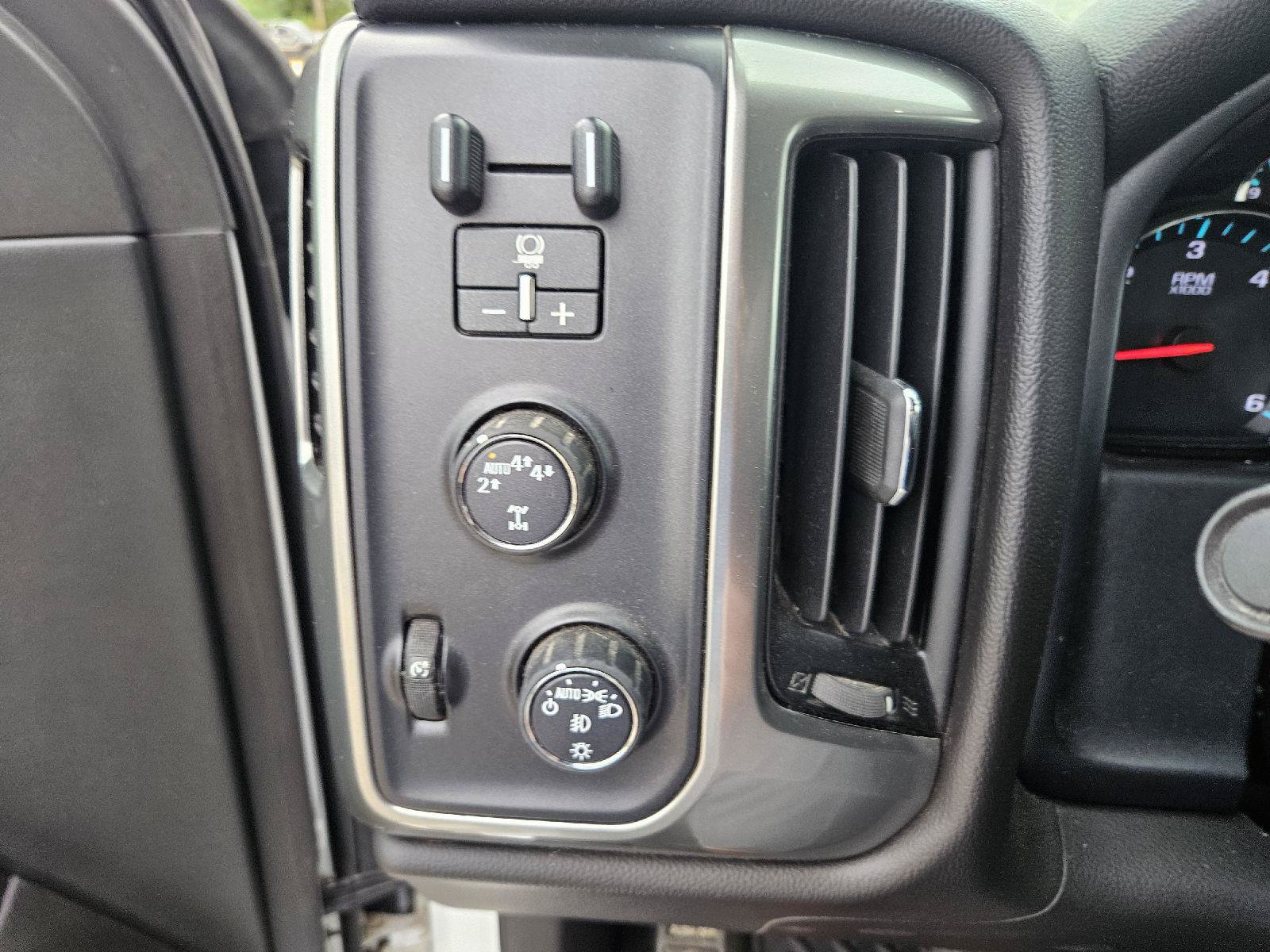 Used 2018 Chevrolet Silverado 1500 LT w/ All Star Edition AWD/4WD image 14