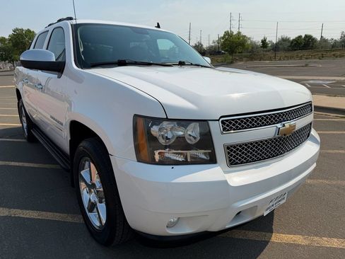 Used 2011 Chevrolet Avalanche LTZ AWD/4WD image 3
