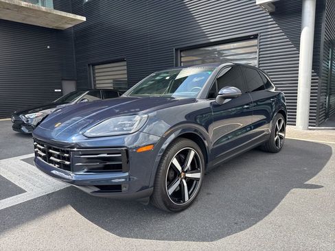 Certified 2024 Porsche Cayenne AWD/4WD image 1