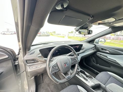 Used 2025 Buick Envista Preferred w/ Convenience I Package FWD image 10