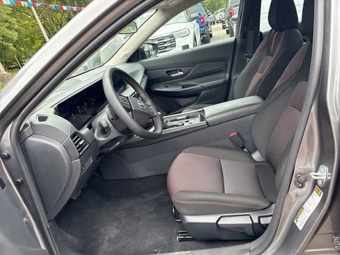 Used 2026 Nissan Sentra SR w/ Floor Mat Package FWD image 8