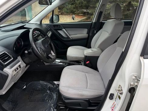 Used 2017 Subaru Forester 2.5i image 6