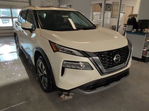 Used 2021 Nissan Rogue SV image 7