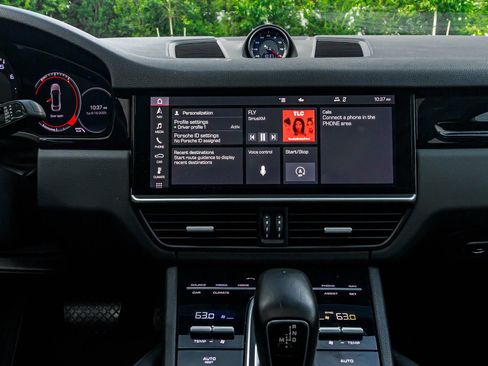 Used 2021 Porsche Cayenne Coupe image 18