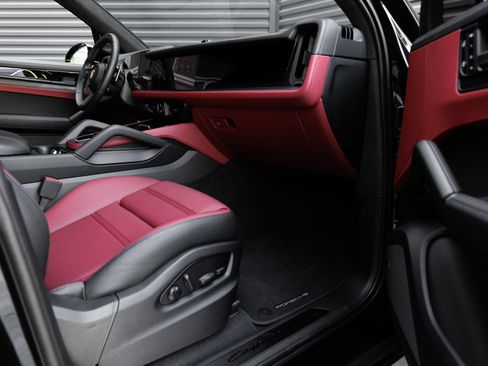 Certified 2026 Porsche Cayenne GTS AWD/4WD image 39