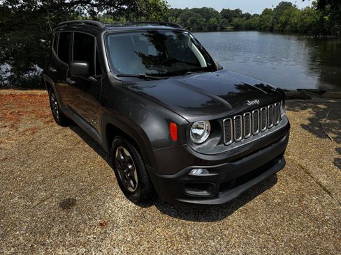 Used 2018 Jeep Renegade Sport w/ Power & Air Group FWD image 2
