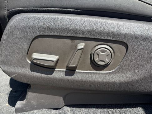 Used 2026 Kia Carnival FWD image 22