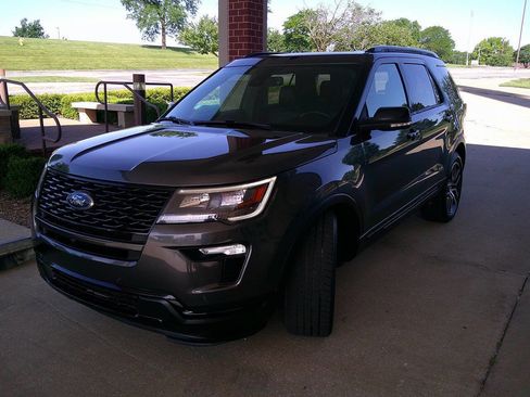 Used 2018 Ford Explorer Sport w/ Equipment Group 401A AWD/4WD image 2