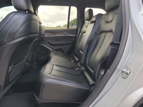 Used 2024 Jeep Grand Cherokee Limited w/ Black Appearance Package RWD image 11