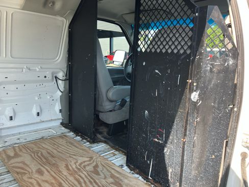 Used 2005 Ford E-150 and Econoline 150 RWD image 24