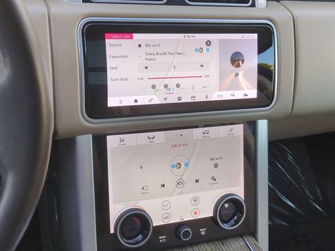 Used 2020 Land Rover Range Rover HSE image 15