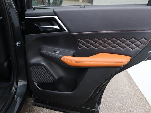 Used 2025 Mitsubishi Outlander SEL image 28